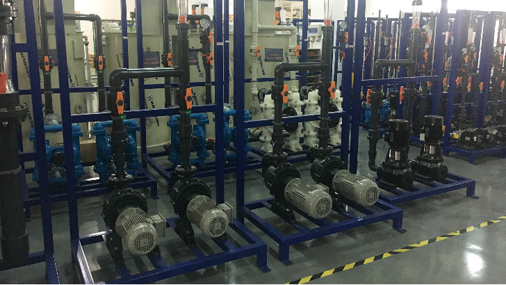 污水處理設(shè)備耐腐蝕塑料自吸泵使用注意事項