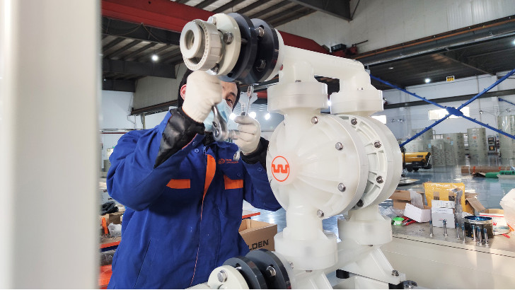 污水處理設備中磁力泵的特點